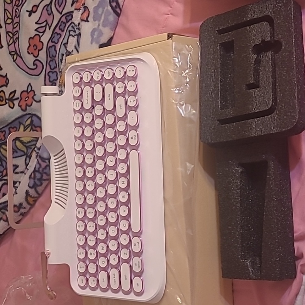 Mechanical wires and wireless keyboard with tablet stand, Bluetooth connection